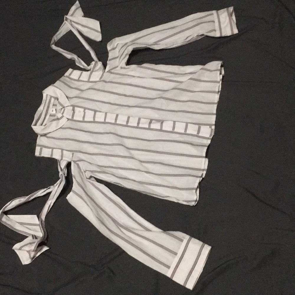 Short with cutout shoulder